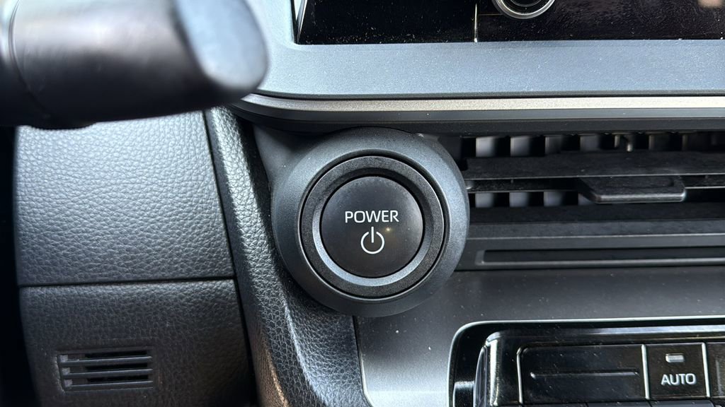 Used 2024 Toyota Prius LE image 25