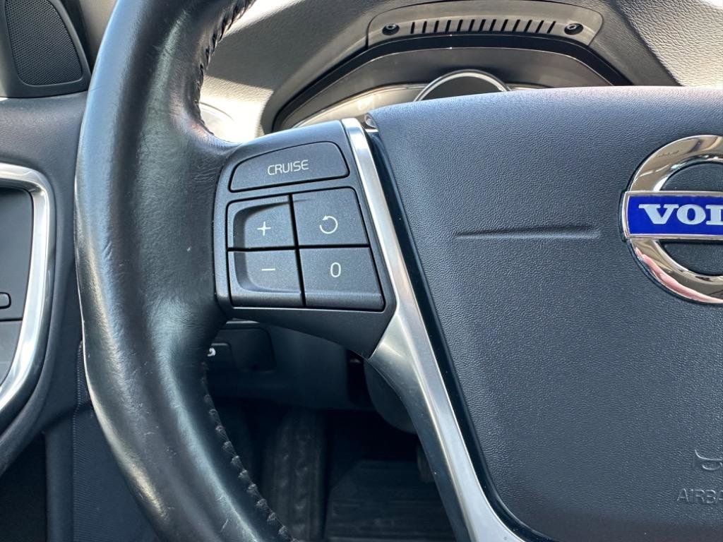 Used 2016 Volvo V60 T5 Cross Country image 11