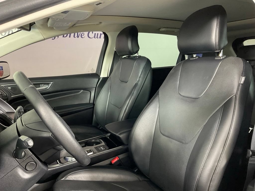 Used 2019 Ford Edge Titanium w/ Equipment Group 301A FWD image 13