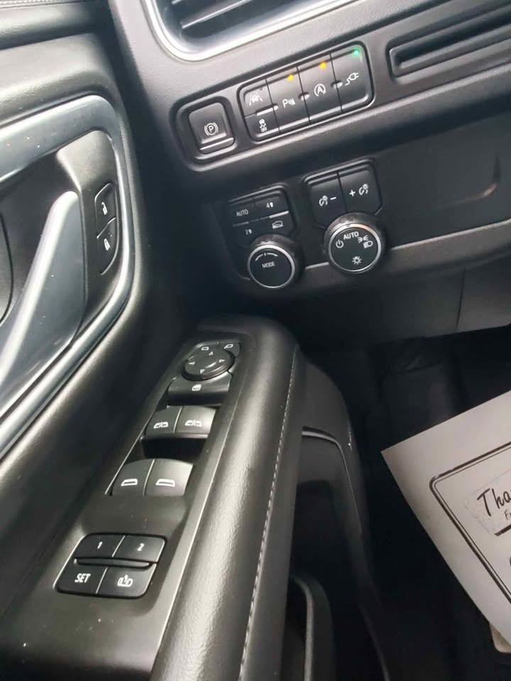 Used 2022 Chevrolet Suburban LT image 12