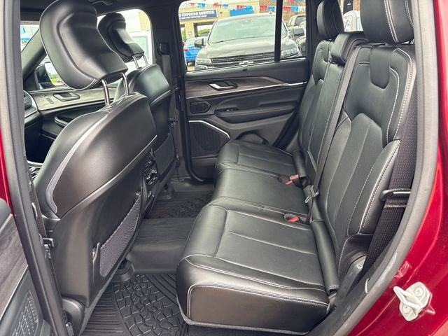Used 2023 Jeep Grand Cherokee Overland w/ Luxury Tech Group IV AWD/4WD image 21