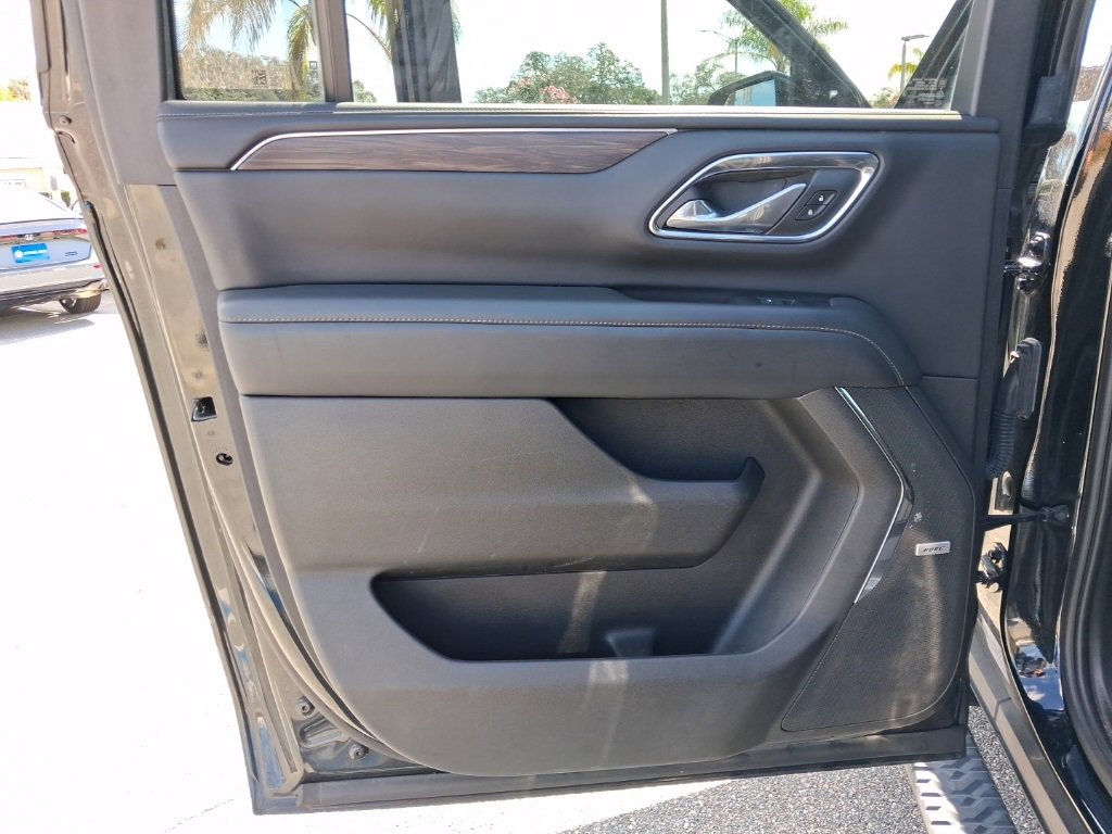 Used 2023 Chevrolet Suburban Z71 w/ Luxury Package image 29