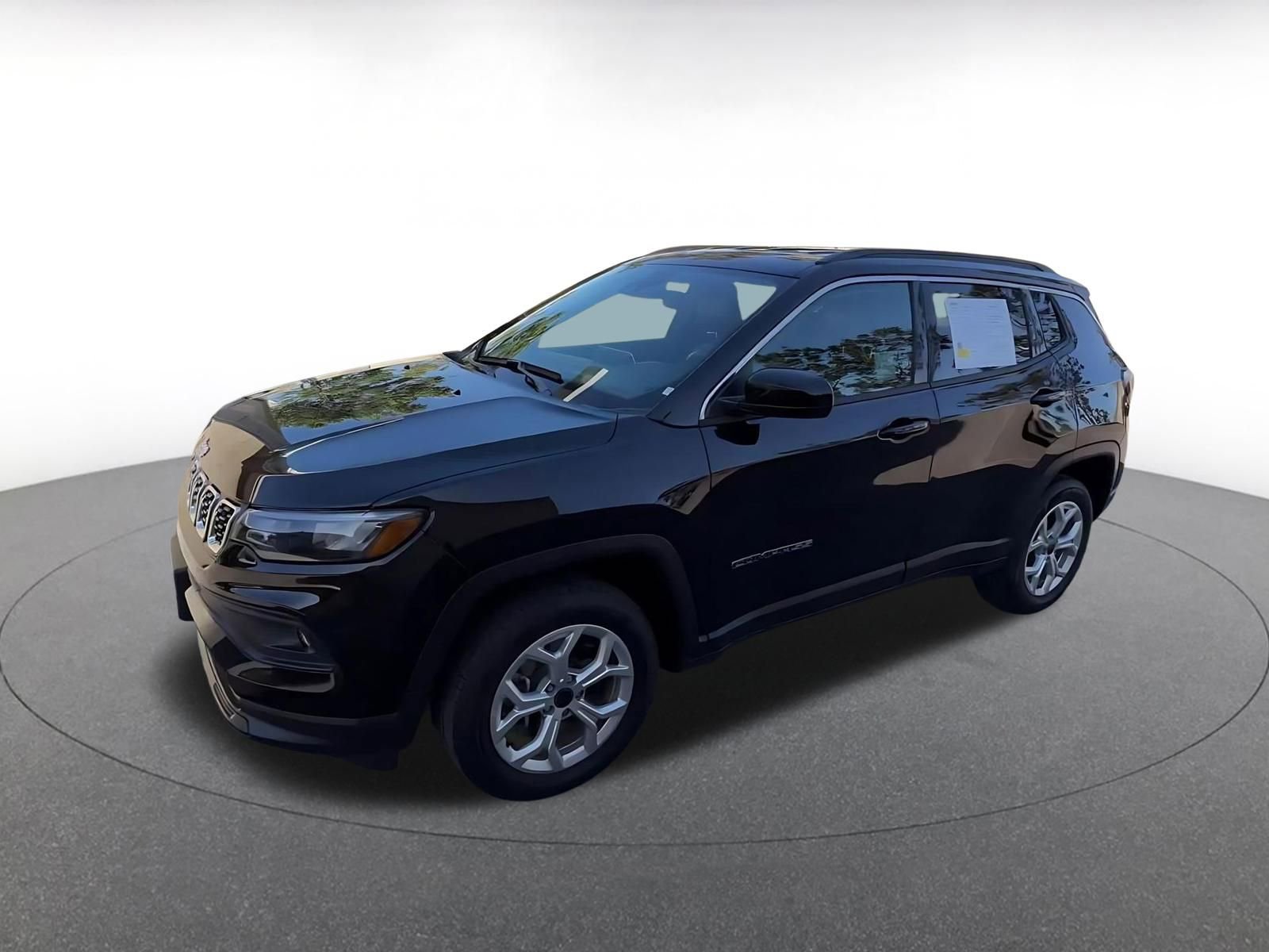 Used 2025 Jeep Compass Latitude AWD/4WD image 8