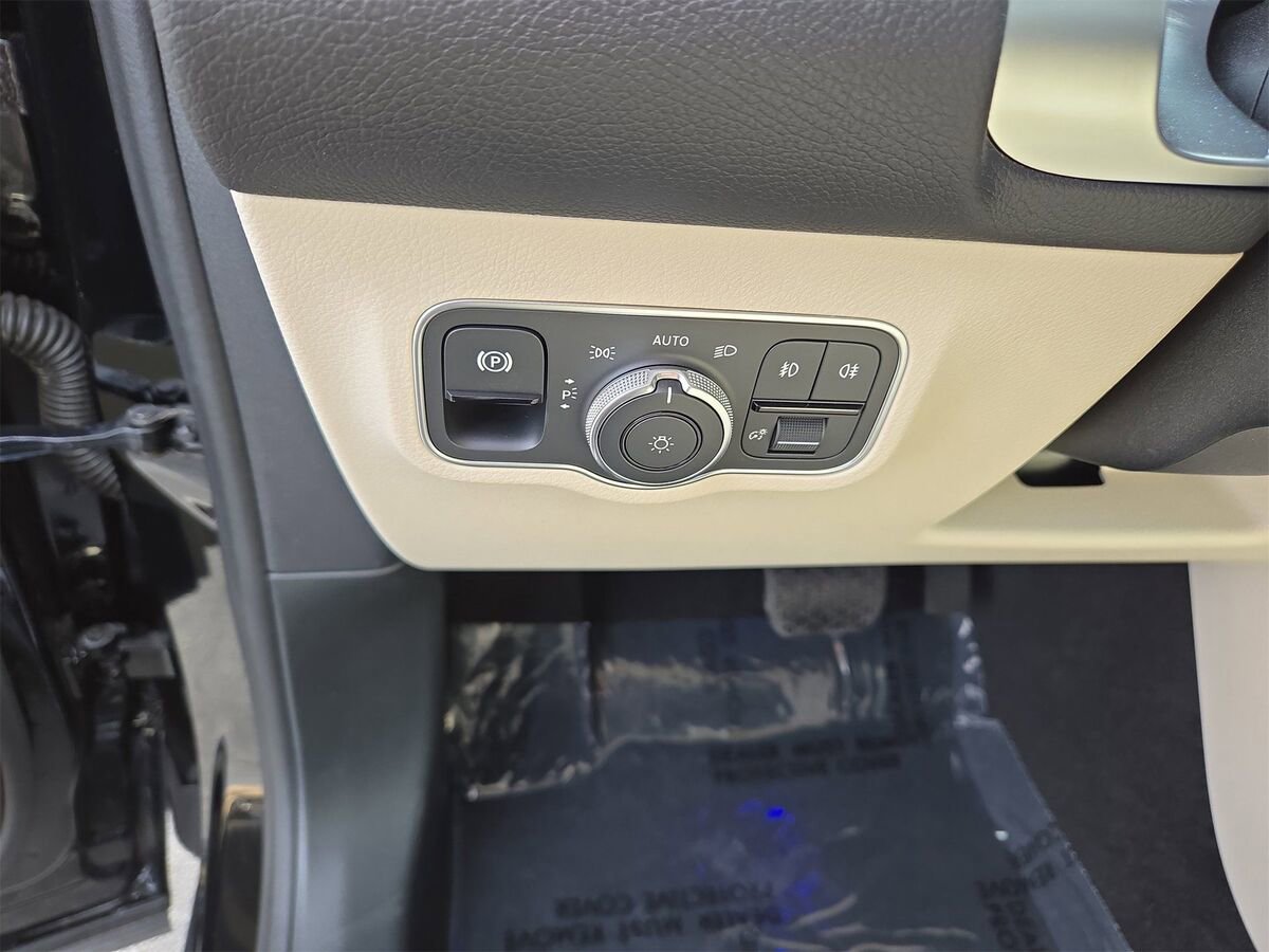 New 2026 Mercedes-Benz GLB 250 image 19