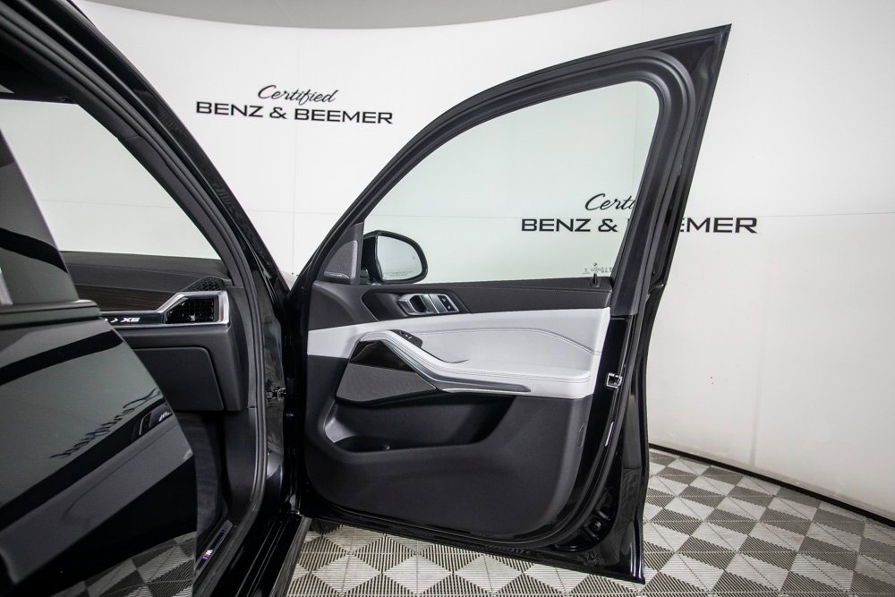 Used 2026 BMW X5 sDrive40i w/ M Sport Package image 16