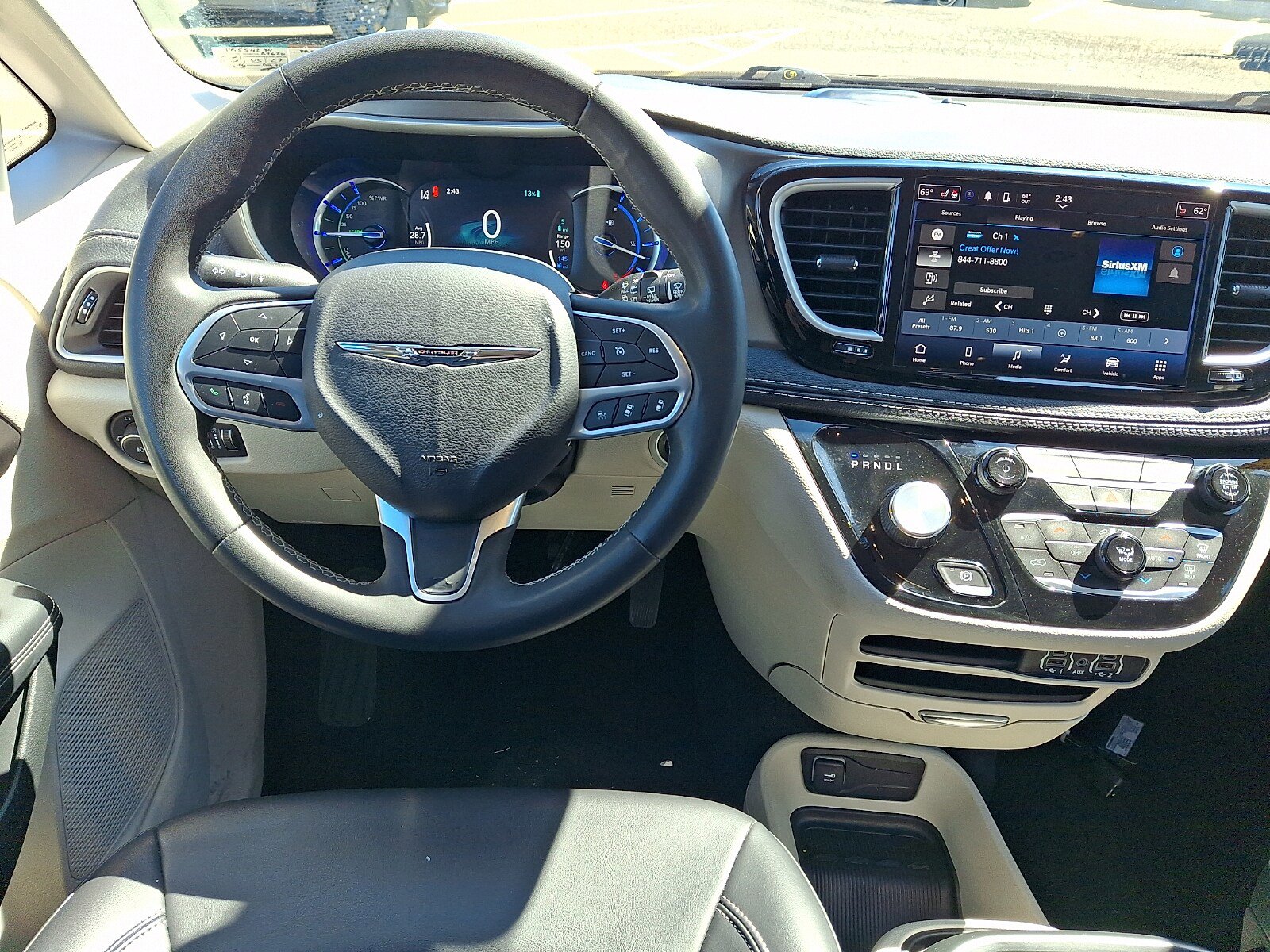 Used 2023 Chrysler Pacifica Touring-L FWD image 11
