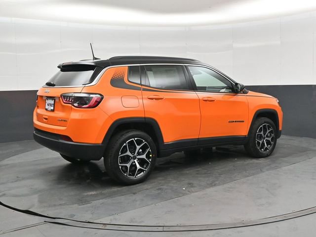 New 2026 Jeep Compass Limited w/ Mopar Graphics Package AWD/4WD image 4