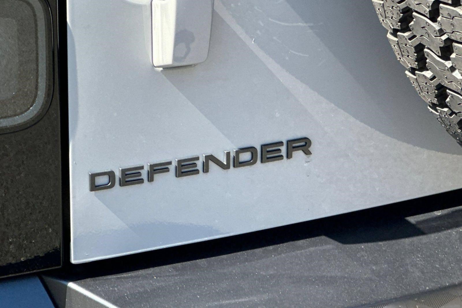 New 2026 Land Rover Defender 110 X-Dynamic SE AWD/4WD image 28
