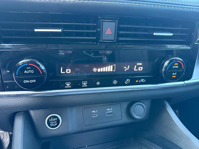 Used 2022 Nissan Rogue SV image 17