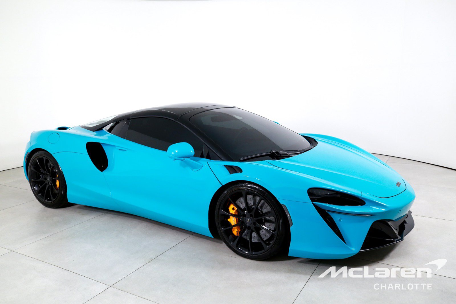 Used 2025 McLaren Artura Spider RWD image 3