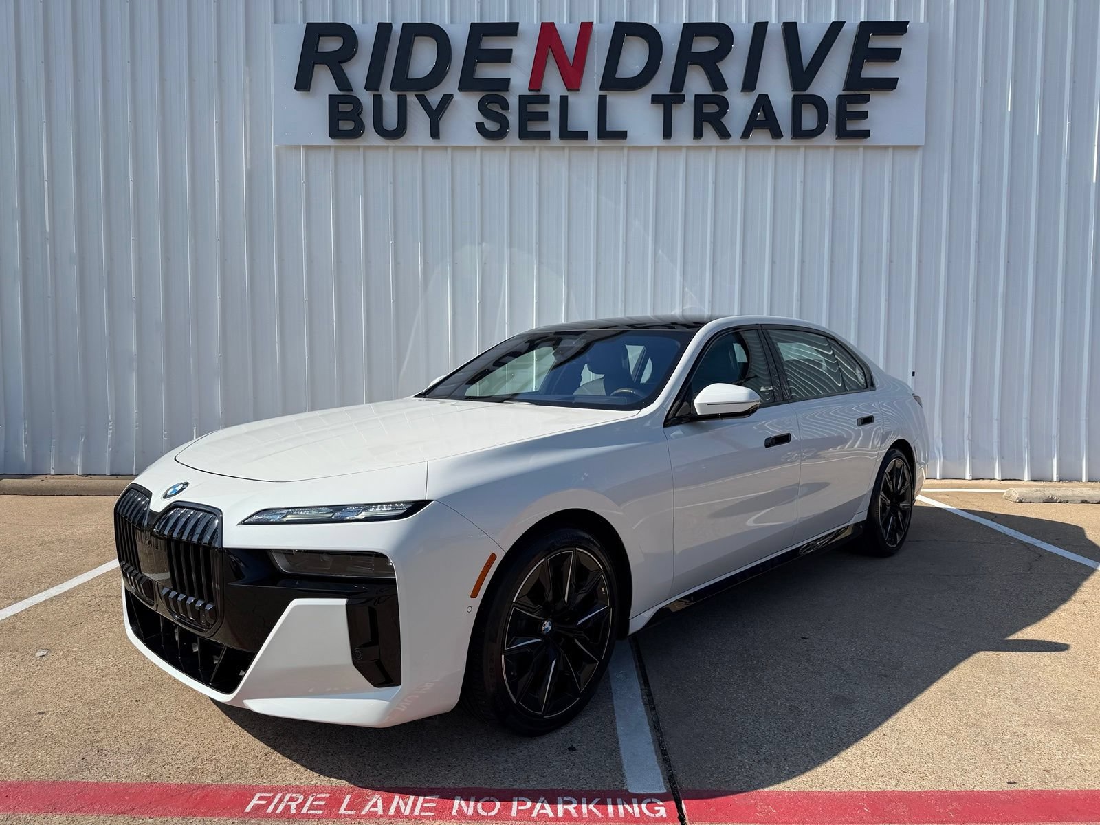 Used 2023 BMW 740i w/ Executive Package RWD image 1