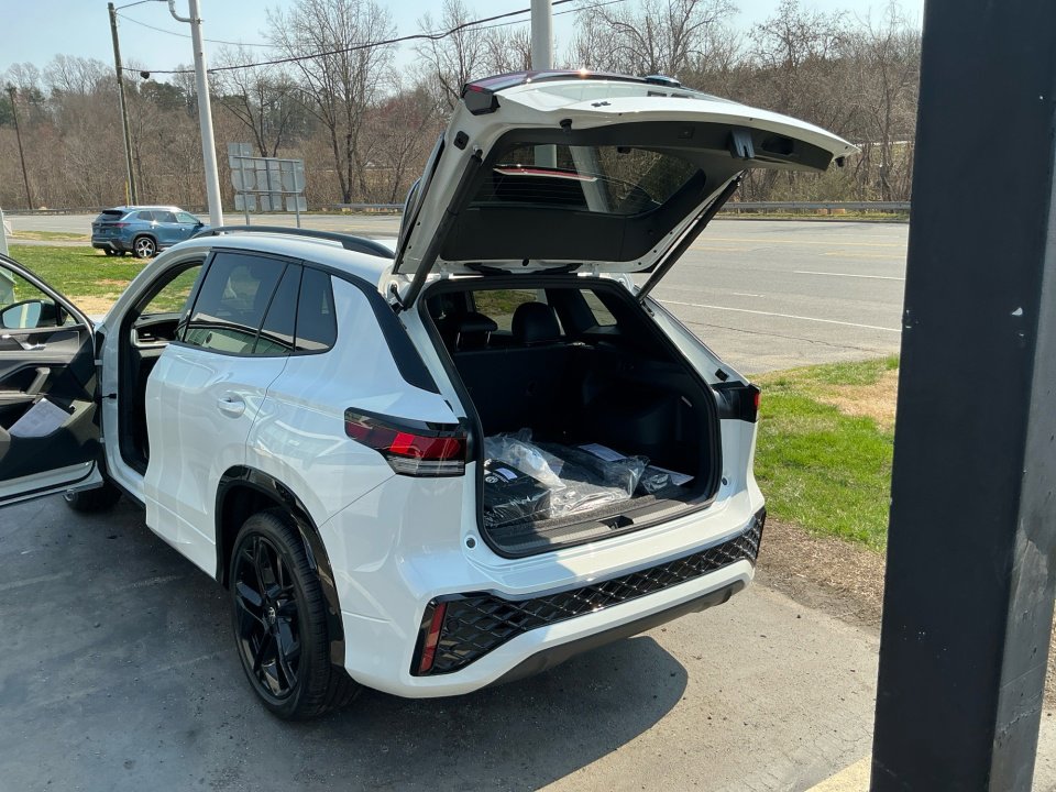 New 2026 Volkswagen Tiguan SE R-Line FWD image 13