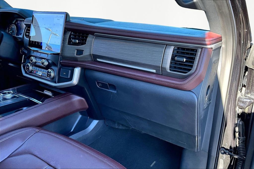 Used 2024 Ford Expedition Limited image 19