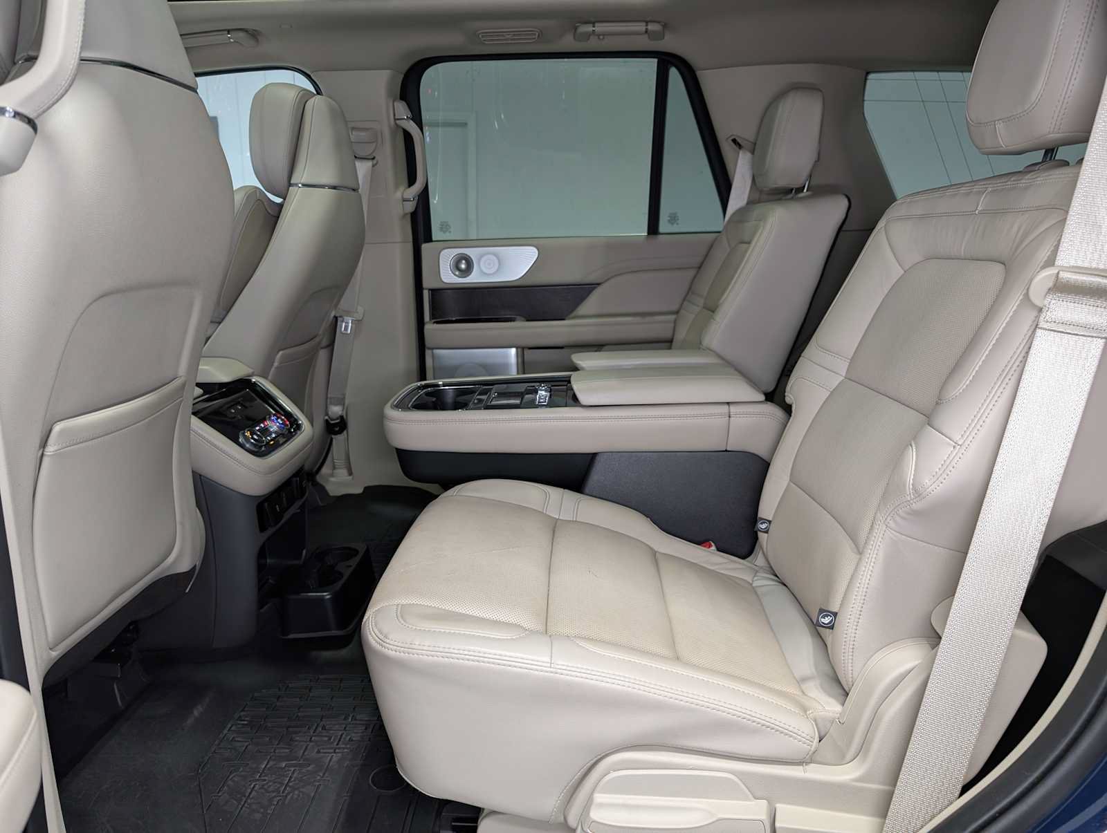 Used 2020 Lincoln Navigator Reserve w/ Luxury Package AWD/4WD image 25
