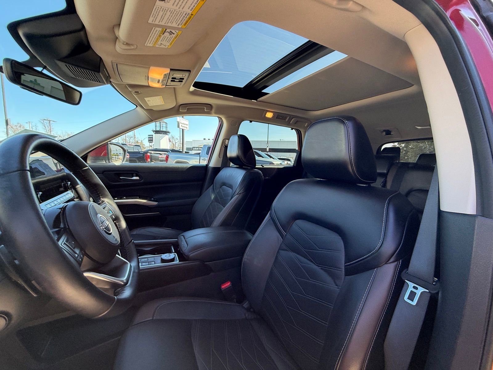 Used 2023 Nissan Pathfinder Platinum w/ Cargo Package image 11