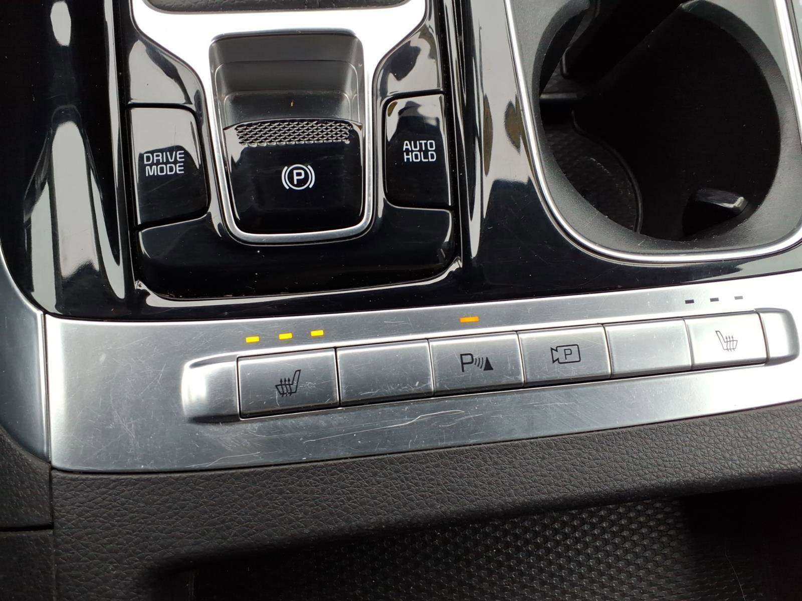 Used 2022 Kia Carnival EX image 22
