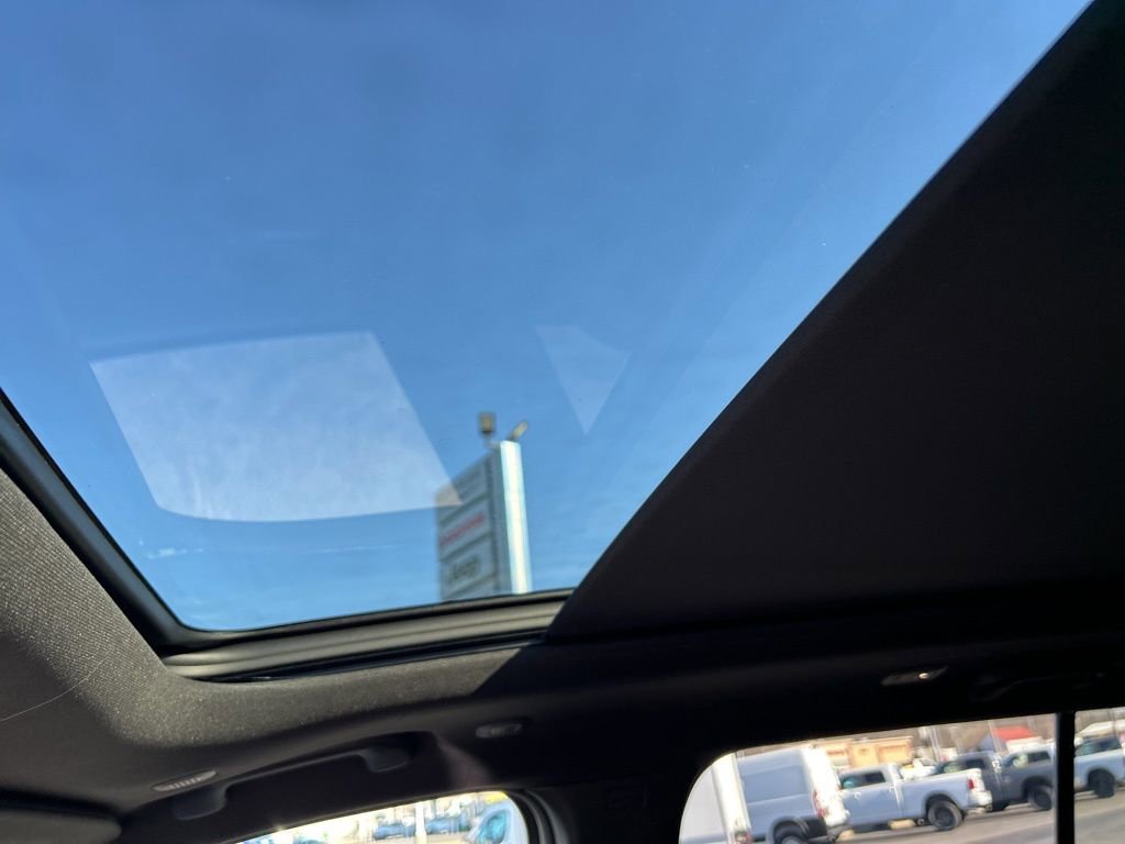 New 2025 Jeep Grand Cherokee Limited image 25