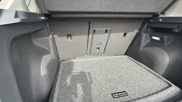 Used 2025 Volkswagen Taos SEL image 27