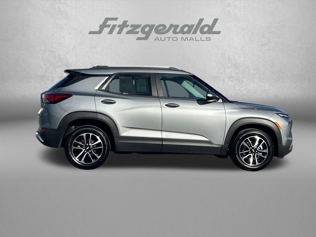 Used 2025 Chevrolet TrailBlazer LT AWD/4WD image 3
