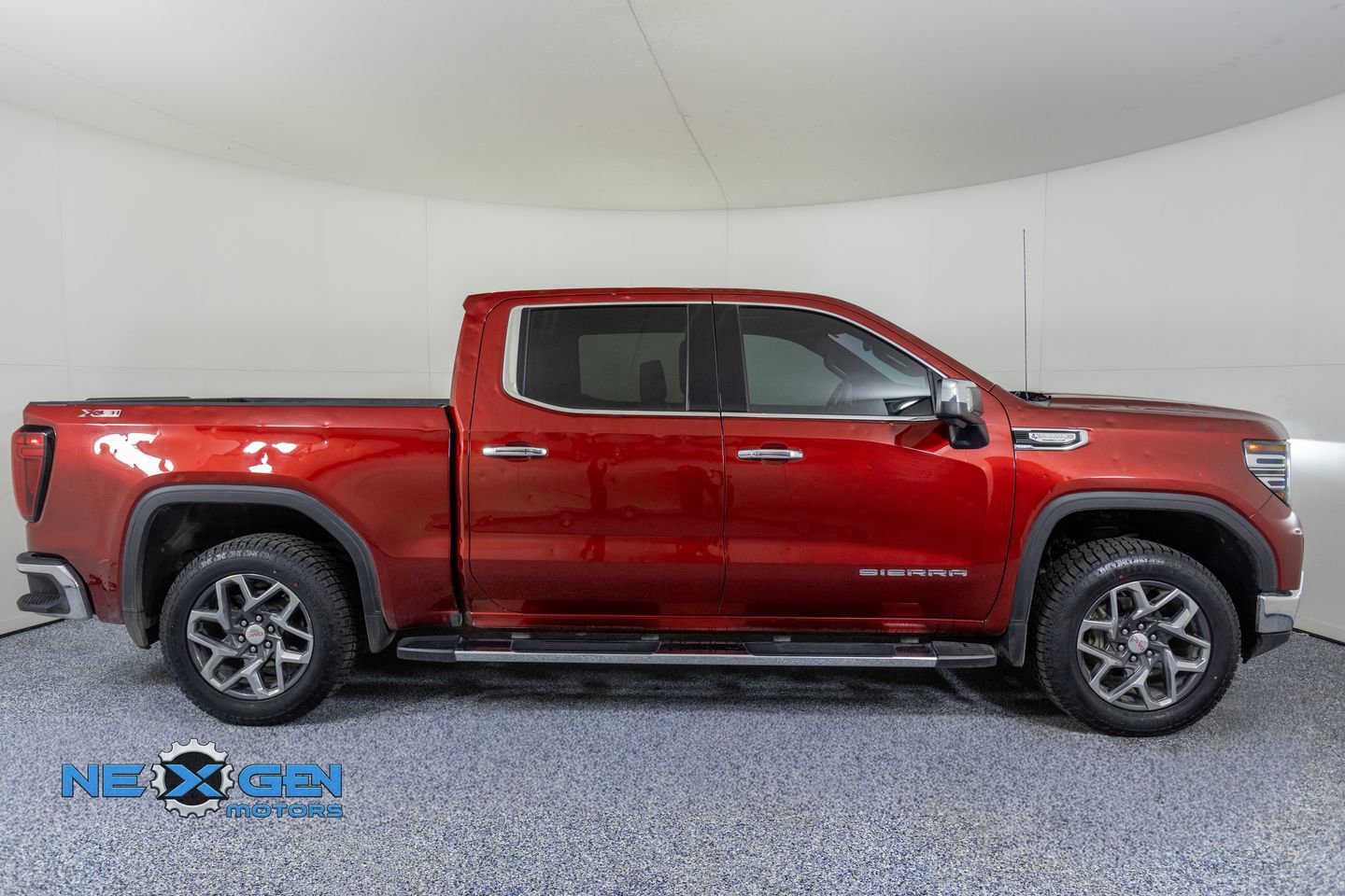 Used 2023 GMC Sierra 1500 SLT image 8