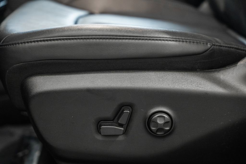 Used 2025 Chrysler Pacifica Select image 41