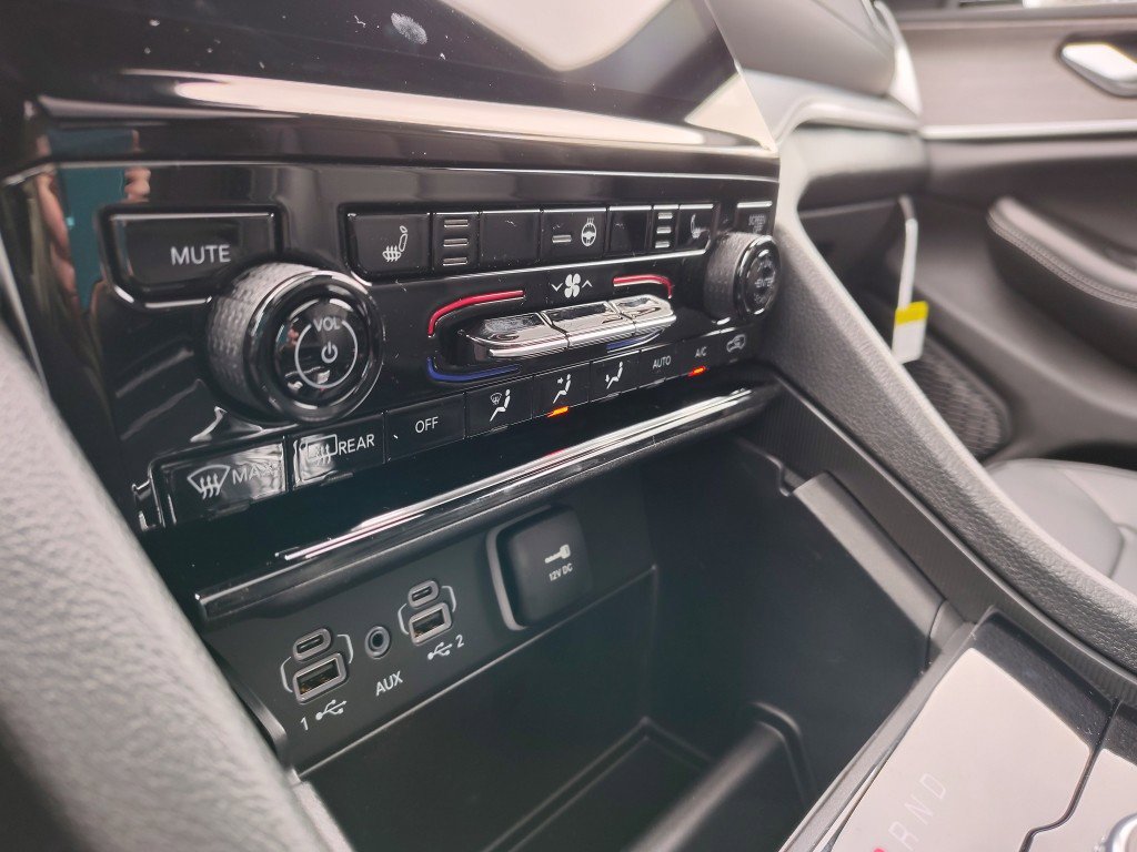 New 2025 Jeep Grand Cherokee Limited AWD/4WD image 21