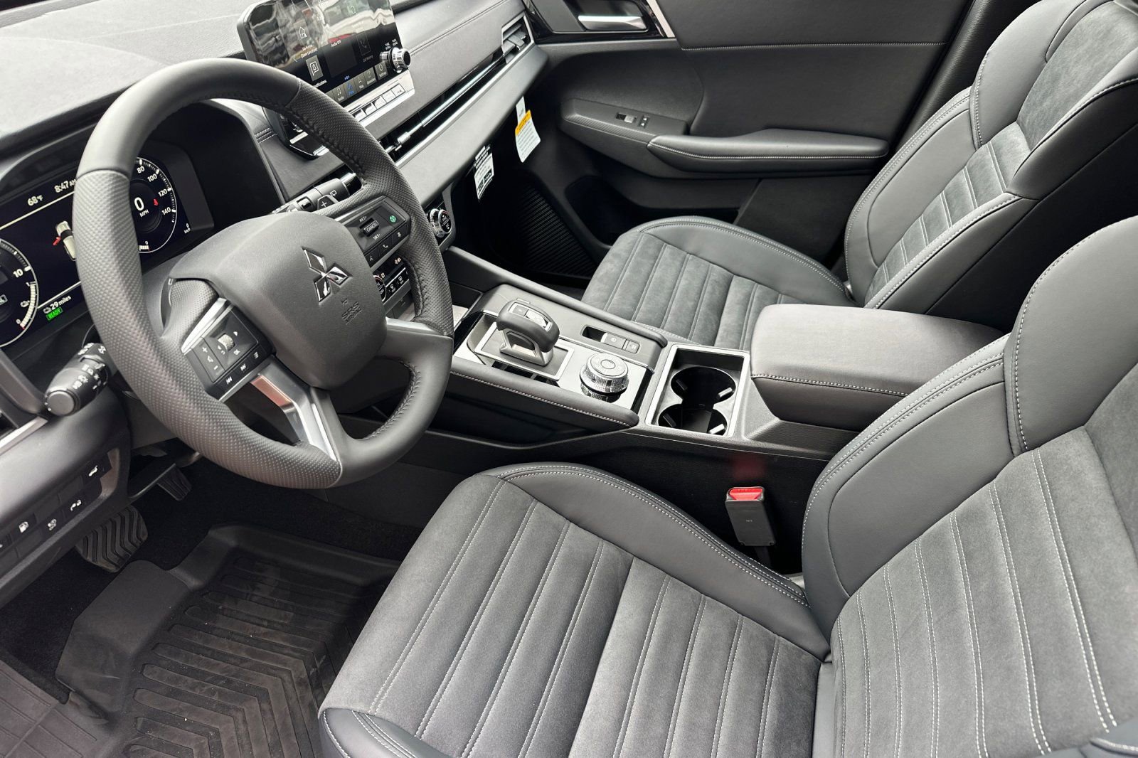 New 2025 Mitsubishi Outlander SE image 9