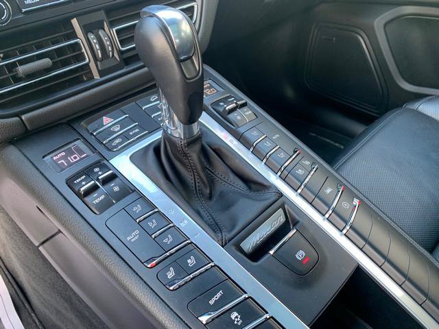 Used 2020 Porsche Macan AWD/4WD image 13