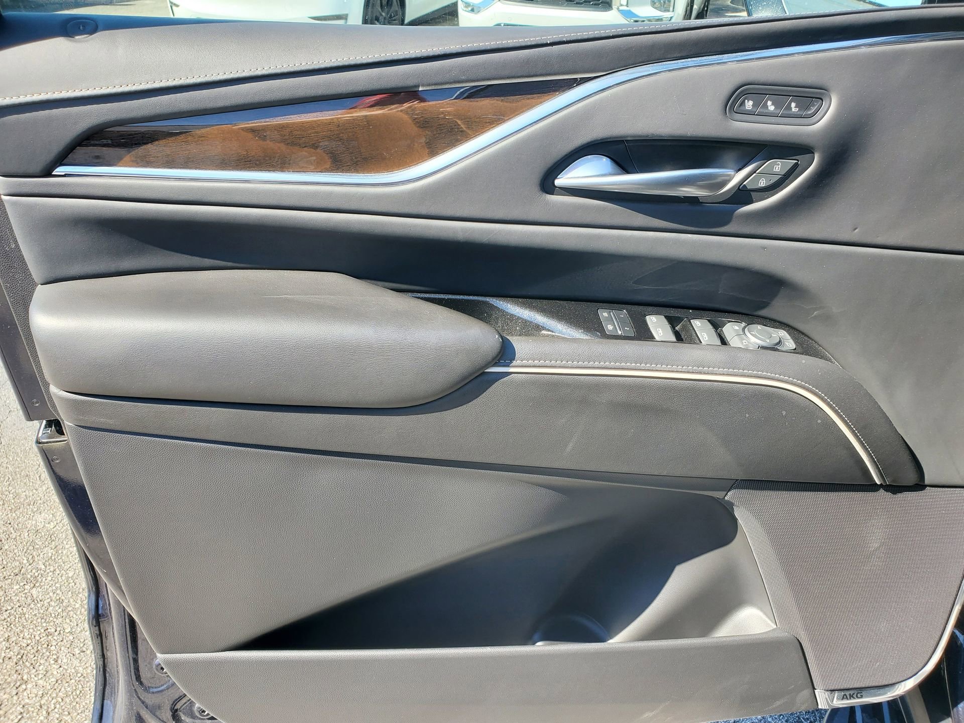 Used 2024 Cadillac Escalade Premium Luxury Platinum image 17