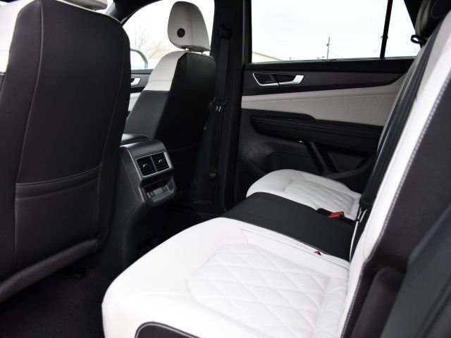 New 2026 Volkswagen Atlas Cross Sport SEL Premium R-Line image 18
