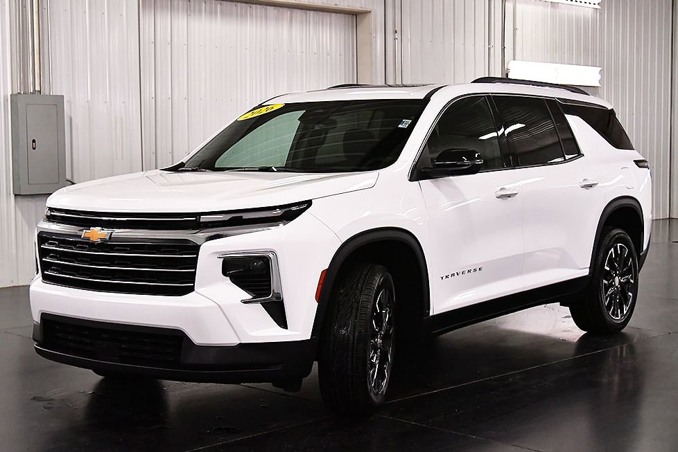 New 2026 Chevrolet Traverse LT w/ Sun and Wheel Package AWD/4WD image 3