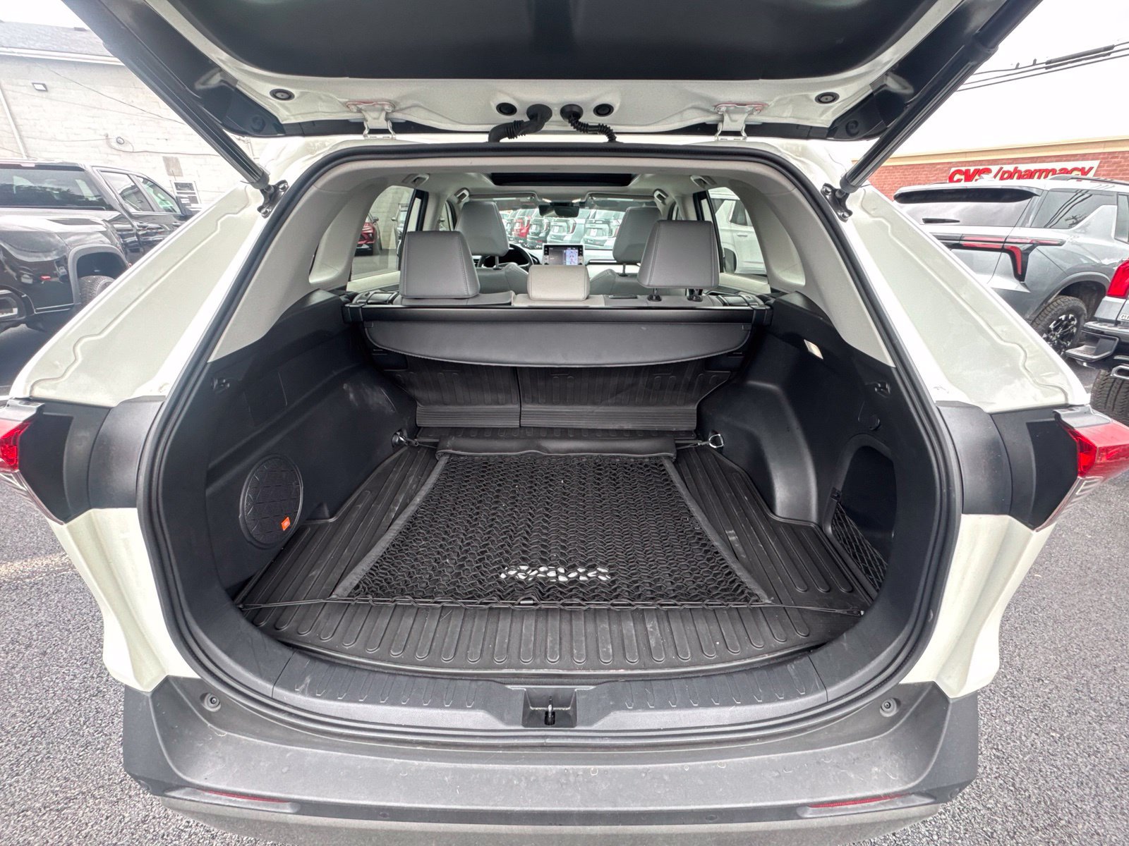 Used 2022 Toyota RAV4 Limited AWD/4WD image 28