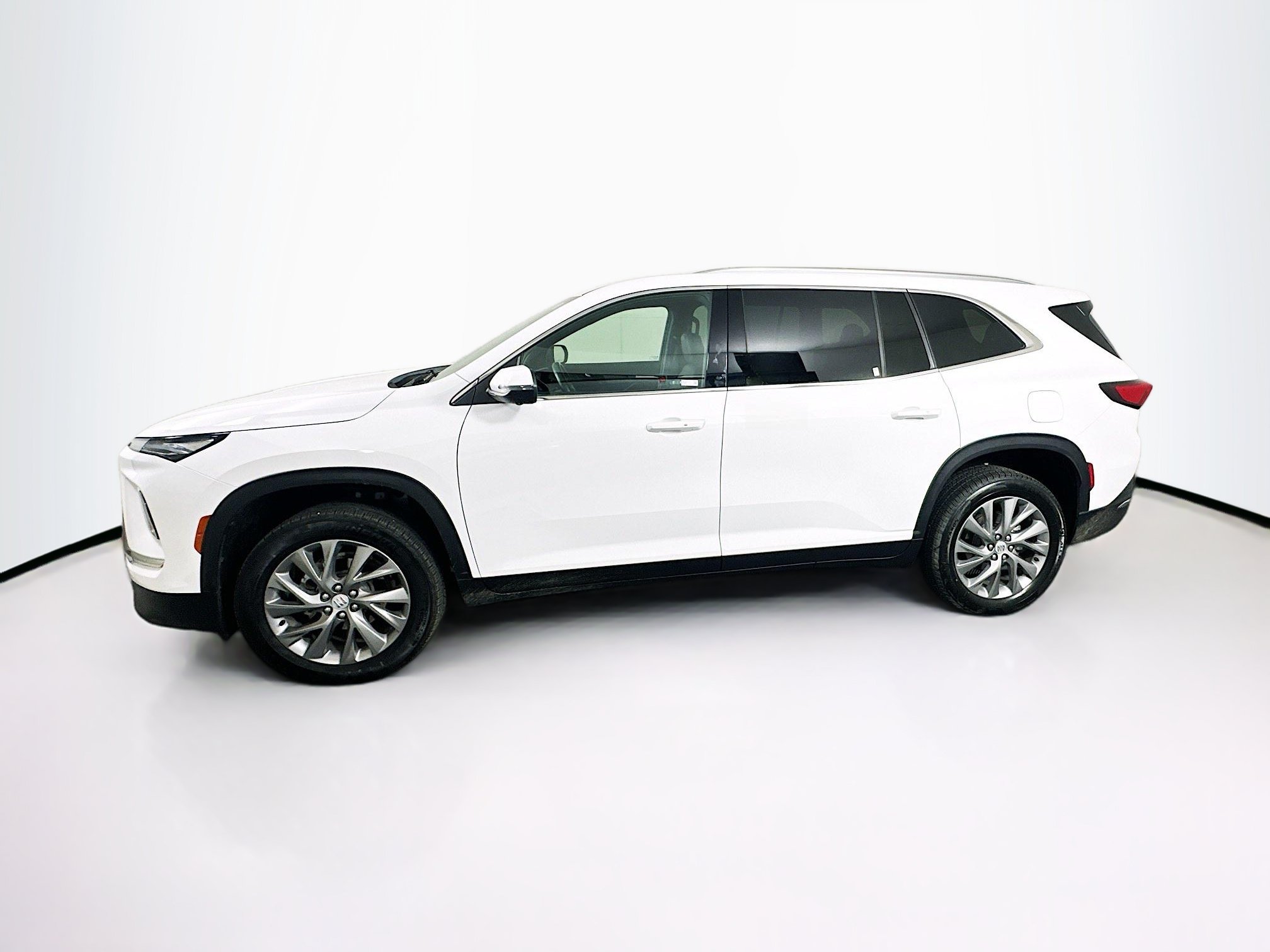Used 2025 Buick Enclave Preferred FWD image 4