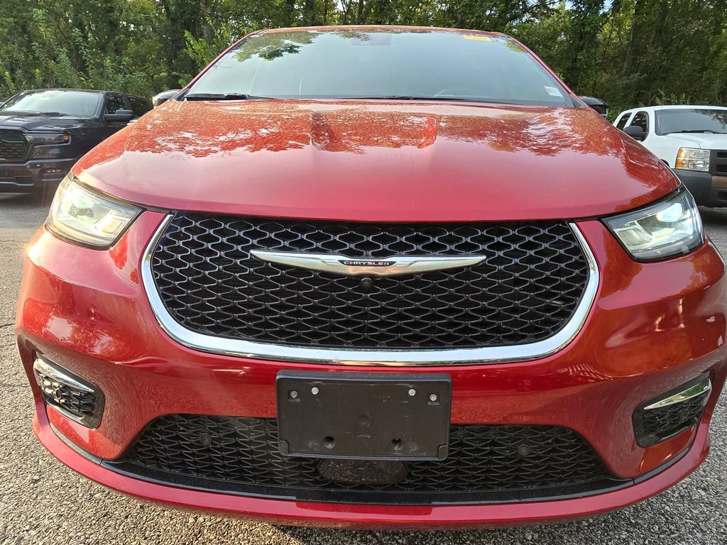 Used 2025 Chrysler Pacifica Select AWD/4WD image 13
