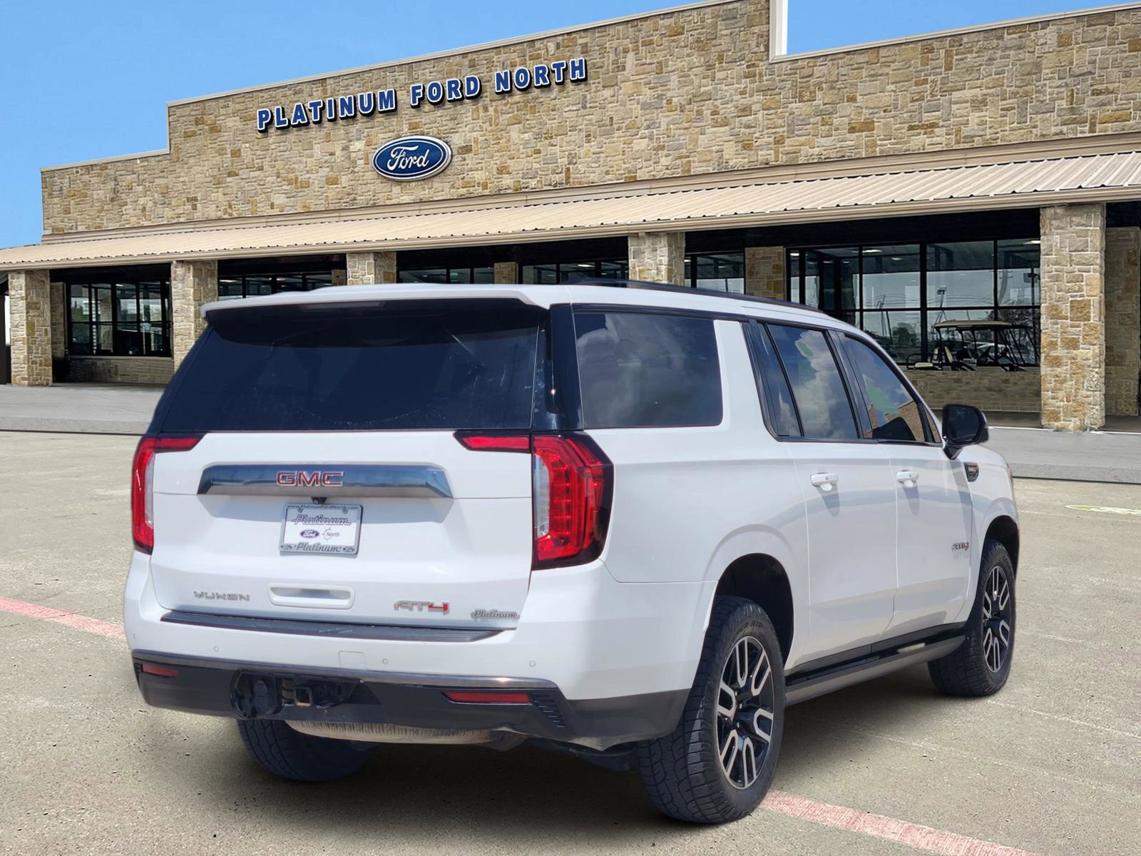 Used 2023 GMC Yukon XL AT4 w/ Technology Package AWD/4WD image 5
