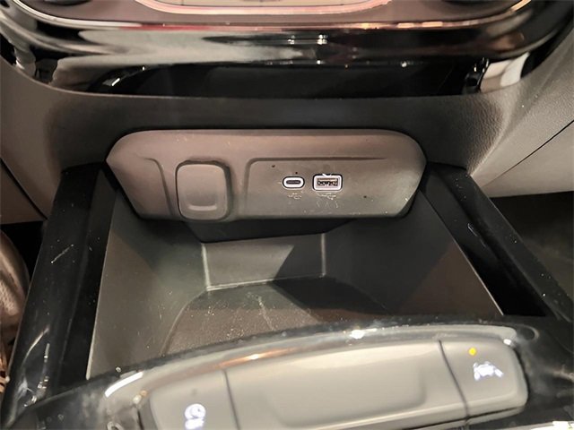 Certified 2025 Chevrolet Trax LT image 24