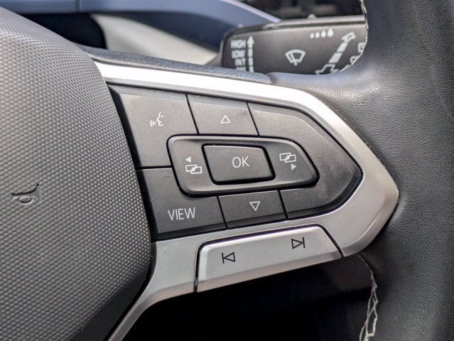 Used 2022 Volkswagen Taos SE w/ Panoramic Sunroof Package FWD image 27