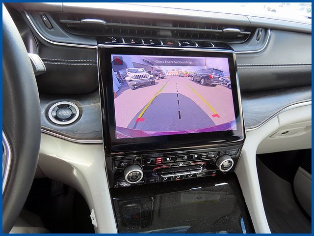 Used 2022 Jeep Grand Cherokee Overland w/ Luxury Tech Group IV image 19