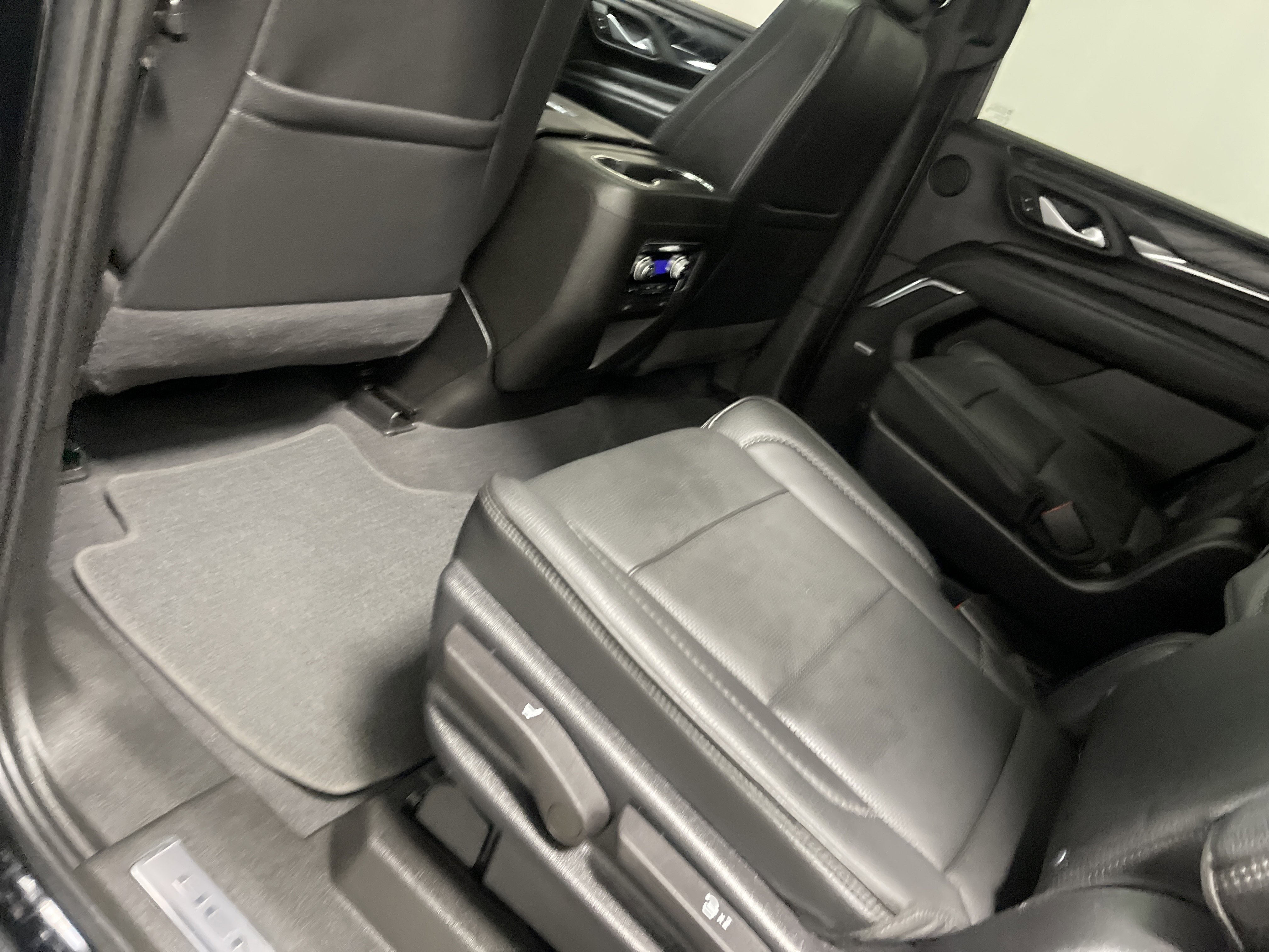Used 2022 GMC Yukon Denali w/ Denali Premium Package AWD/4WD image 17