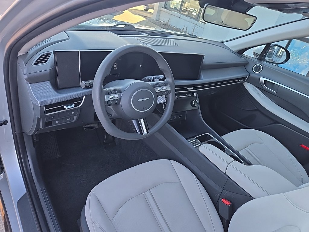 Used 2025 Hyundai Sonata SEL FWD image 17
