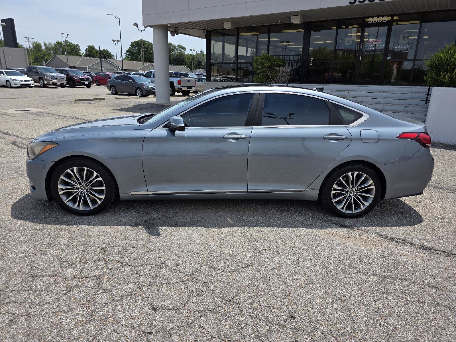 Used 2015 Hyundai Genesis 3.8 w/ Option Group 02 RWD image 8
