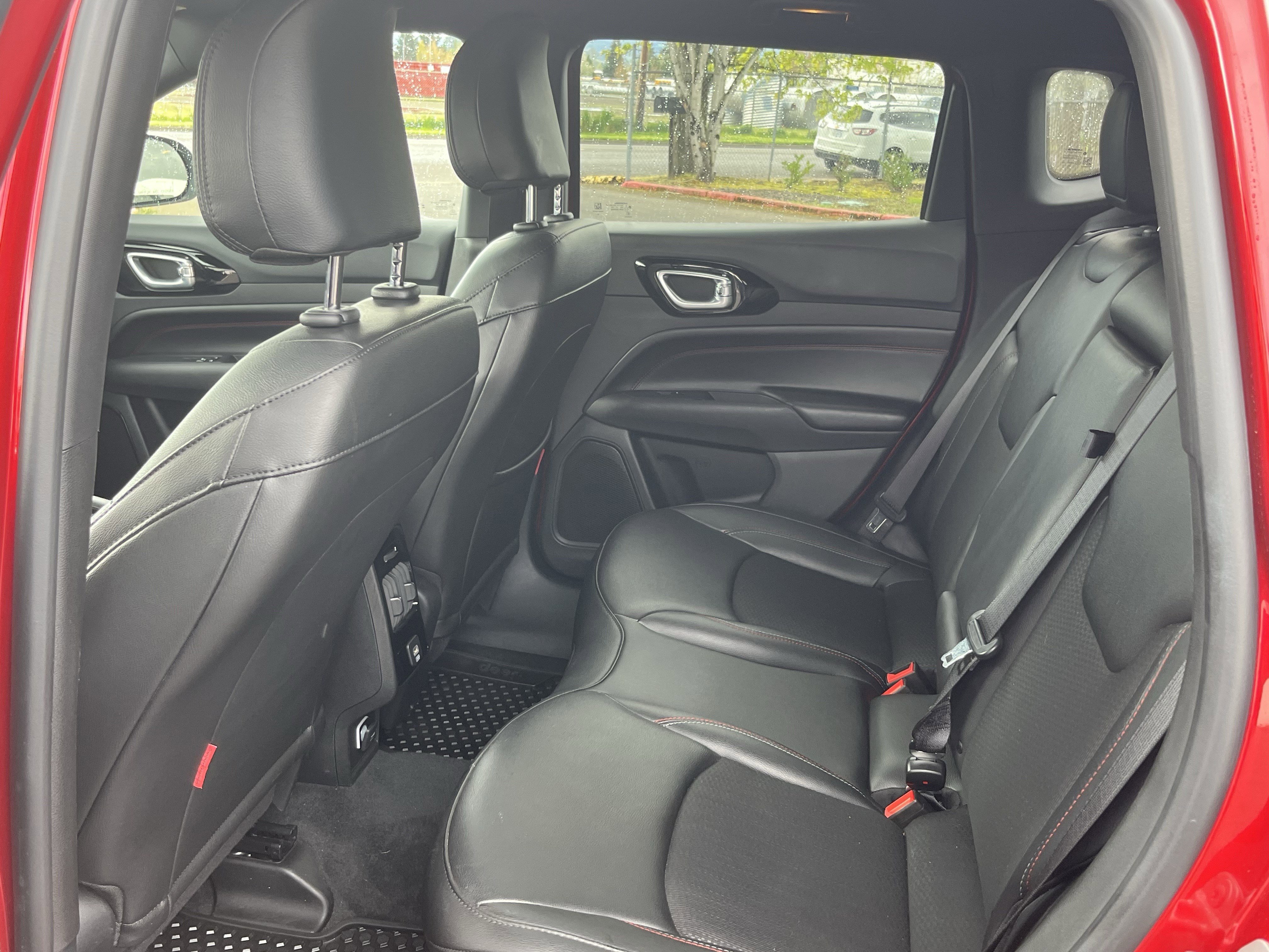 Used 2025 Jeep Compass Trailhawk AWD/4WD image 13