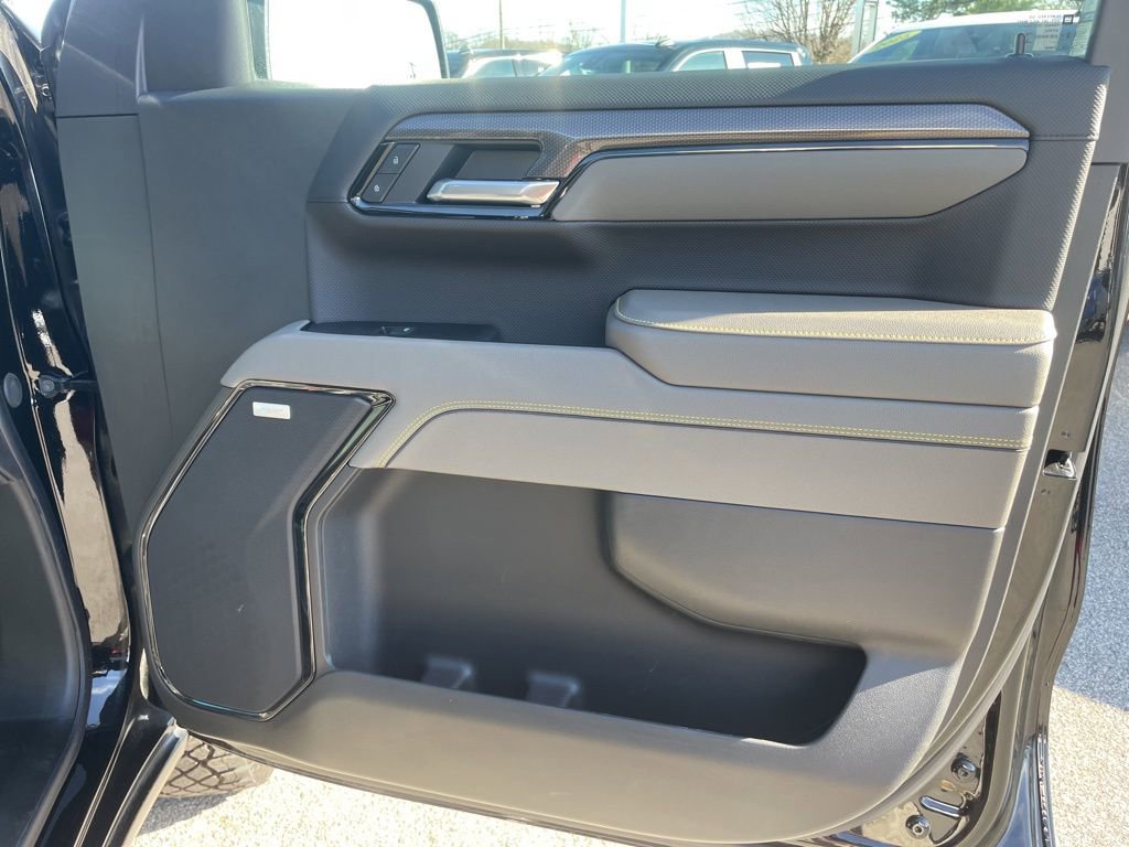 Used 2025 Chevrolet Silverado 1500 ZR2 w/ Technology Package image 30