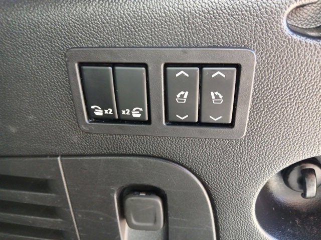 Used 2020 GMC Yukon XL Denali image 25