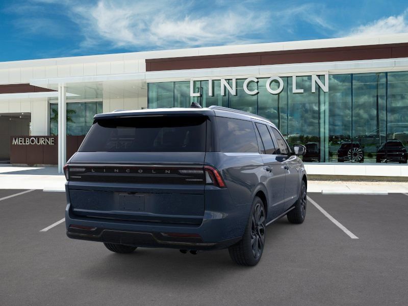 New 2026 Lincoln Navigator L Reserve AWD/4WD image 8