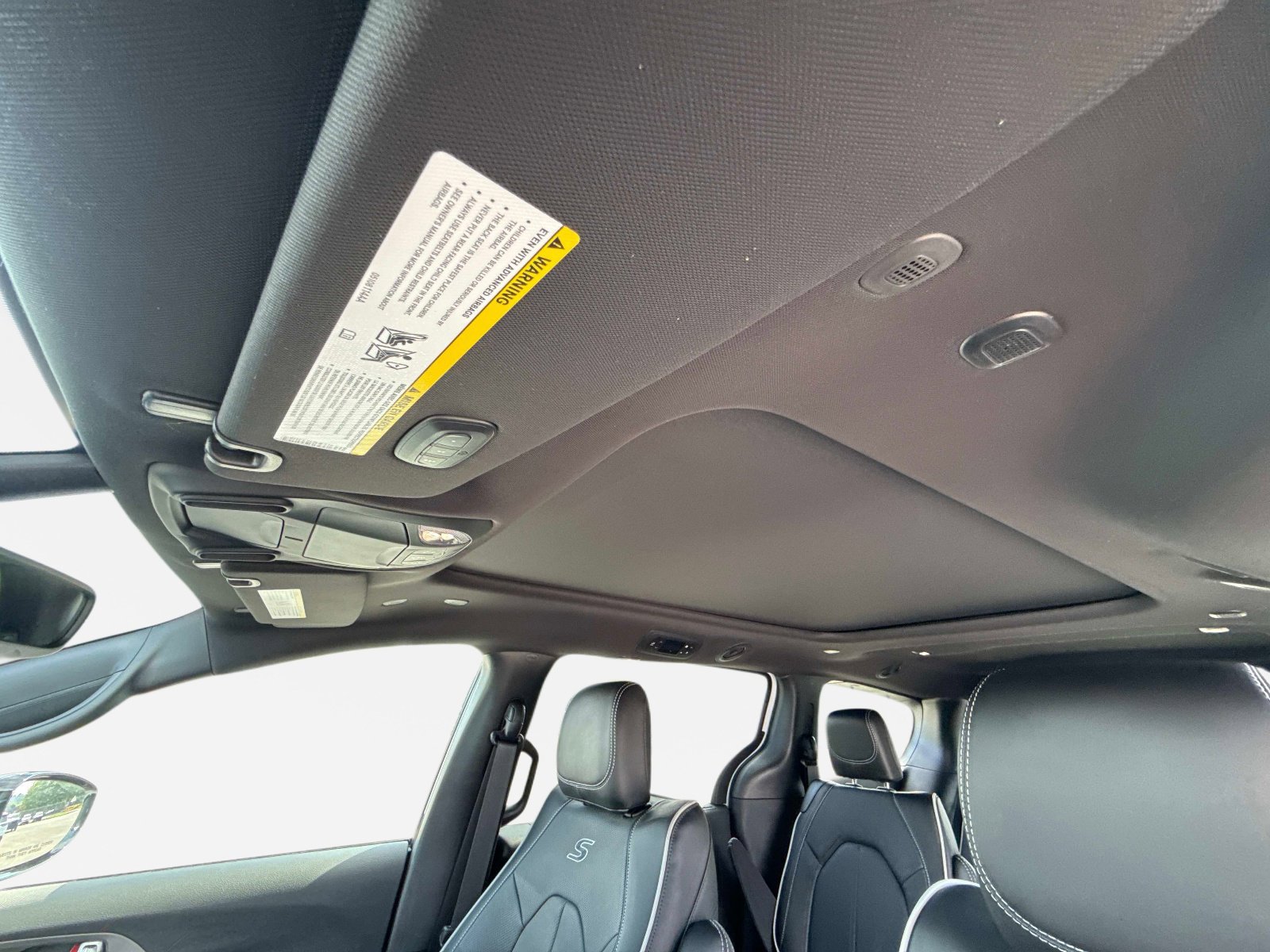 New 2027 Chrysler Pacifica Limited AWD/4WD image 33