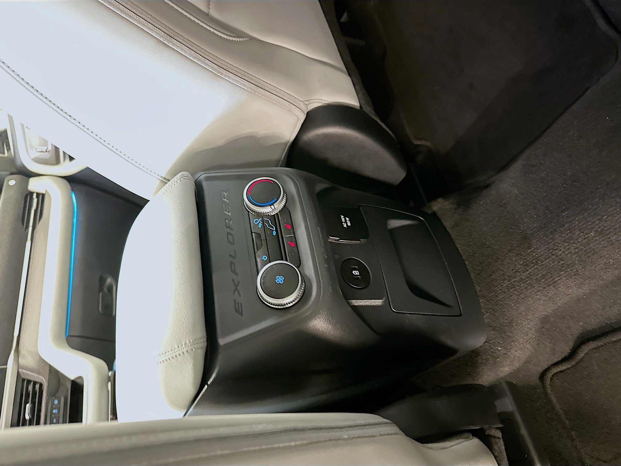 Used 2025 Ford Explorer Platinum w/ LUX Leather Package image 28