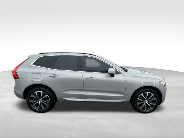Used 2022 Volvo XC60 B5 Momentum w/ Climate Package image 7