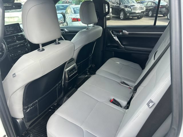 Used 2023 Lexus GX 460 w/ Black Line Special Edition AWD/4WD image 29