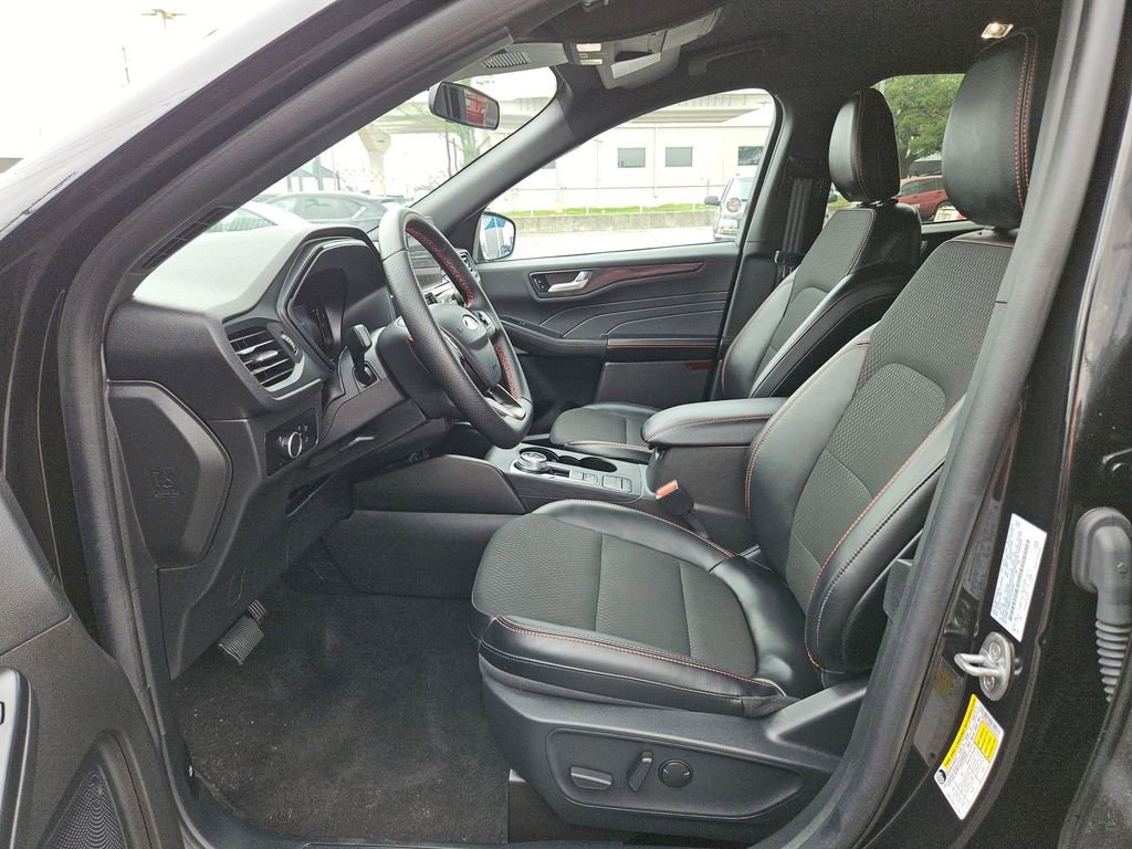 Used 2025 Ford Escape ST-Line AWD/4WD image 11